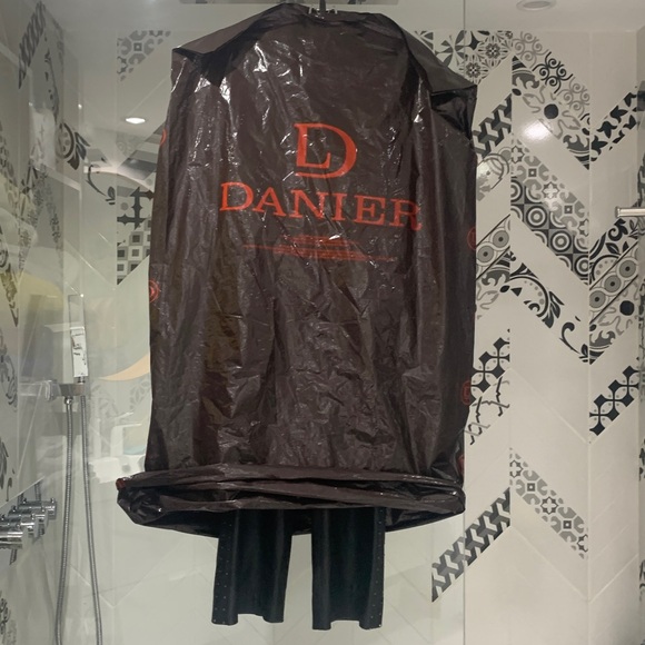 Made in 🇨🇦Vintage 90’ Danier Black Studded Leather Pants - Picture 16 of 16